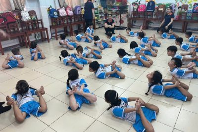 🎶 KHỎE MẠNH – NĂNG ĐỘNG CÙNG AEROBIC 🎶 Sáng nay, các bé lớp Lá 1 đã có một buổi tập aerobic thật sôi động! 💪✨ Với những bước nhảy vui tươi, giai điệu rộn ràng và nụ cười rạng rỡ, các con không chỉ rèn luyện sức khỏe mà còn học được tinh thần đoàn kết, tự tin và năng động. Hoạt động aerobic giúp các bé khởi đầu ngày mới thật nhiều năng lượng, tăng cường sự dẻo dai và mang lại niềm vui cho cả lớp. ❤️🎶 KHỎE MẠNH – NĂNG ĐỘNG CÙNG AEROBIC 🎶 Sáng nay, các bé lớp Lá 1 đã có một buổi tập aerobic thật sôi động! 💪✨ Với những bước nhảy vui tươi, giai điệu rộn ràng và nụ cười rạng rỡ, các con không chỉ rèn luyện sức khỏe mà còn học được tinh thần đoàn kết, tự tin và năng động. Hoạt động aerobic giúp các bé khởi đầu ngày mới thật nhiều năng lượng, tăng cường sự dẻo dai và mang lại niềm vui cho cả lớp. ❤️