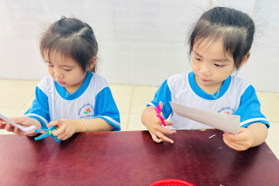 ✂️ HOẠT ĐỘNG RÈN LUYỆN KỸ NĂNG: BÉ TẬP SỬ DỤNG KÉO ✂️